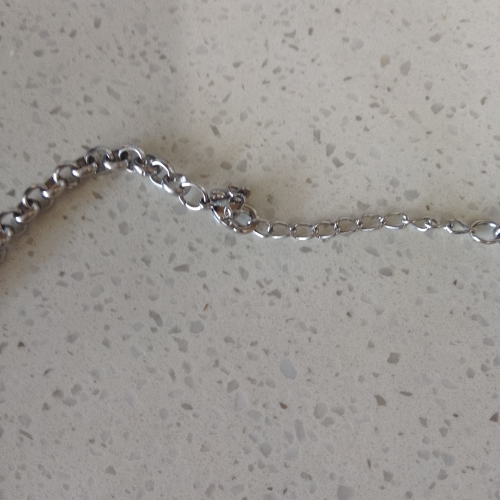 Stylish Necklace - Picture 3 of 4